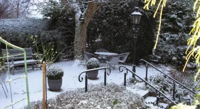 Walnut Lodge Bed & Breakfast, Book Hotel Hoteller i Heuvelland med parkering, Parkering