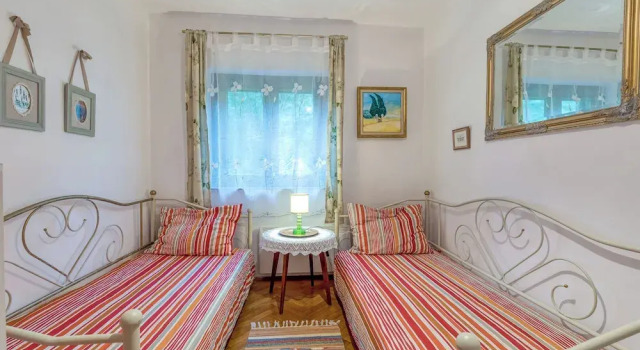 Семейный коттедж с 3 комнатами с балконом Pool House Ancka