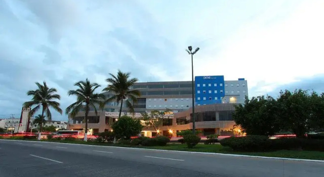 Кровать в общем номере One Puerto Vallarta Aeropuerto