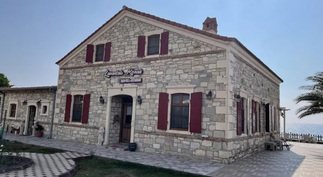 Lavantalı Konak Taş Ev - Otel&Restoran, Забронировать Отель Отели Сеферихисар с парковкой, Парковка