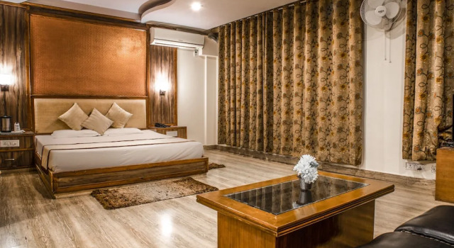 Номер Executive Sukhsagar Regency