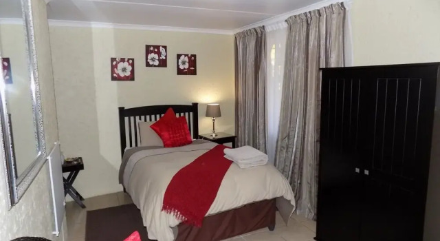 Castle Lodge, Book Hotel Hoteller i Boksburg med pool, Swimmingpool