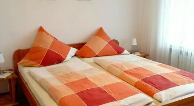 Ferienwohnung Am Kirchplatz, Забронировать Отель Бад-Вюнненберг Paderborner Land, рядом с Защитная башня
