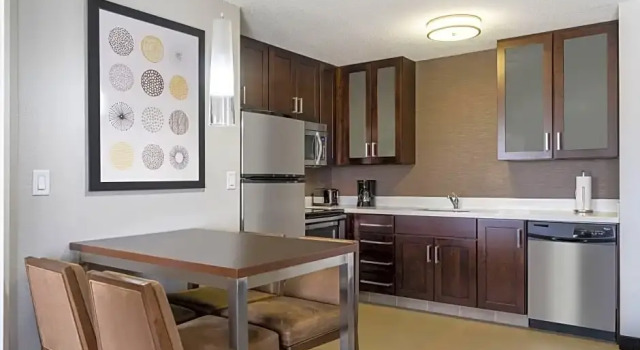 Четырёхместный люкс с 2 комнатами Residence Inn Bloomington