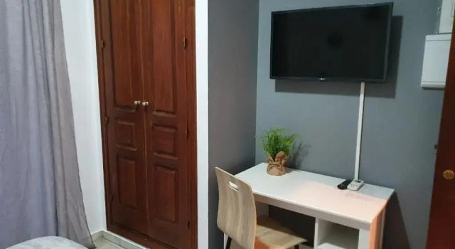 Двухместный номер Standard с балконом Hostal Puerta Carmona