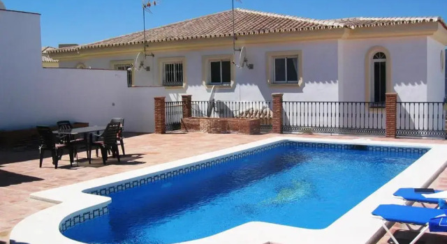 Коттедж Luxury Villa at Alhaurin Golf nr Mijas, pvt Heated Pool, Wifi, Aircon, fab Views