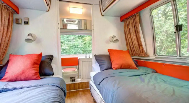 Glamping 1970 American Airstream motorhome, Boek Camping Campings & glamping in Truro, Camping