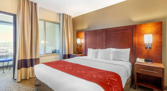 Двухместный люкс Comfort Suites Glendale - State Farm Stadium Area
