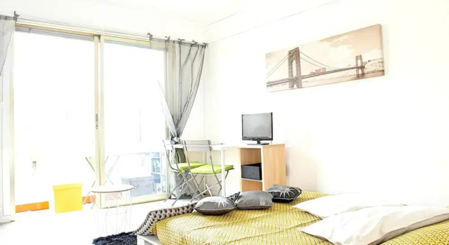 Studio in Golfe Juan - Vallauris, with Wonderful Mountain View And Balcony - 700 M From the Beach, Забронировать Апартаменты/квартира Гольф-Жуан Приморские Альпы