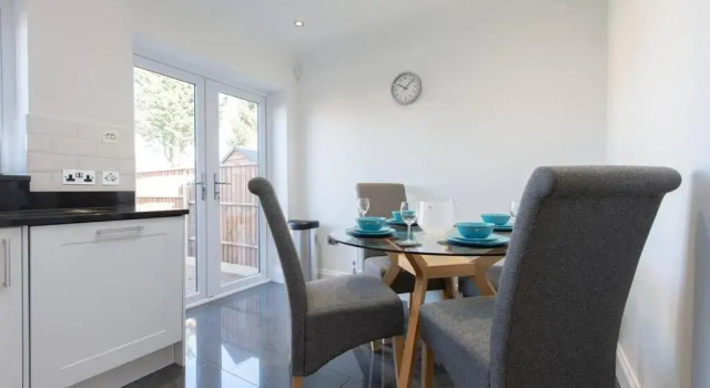 Trendy 2 Bed - A hidden Luxury in Hayes nr Heathrow, Varaa Huoneisto Asunnot kohteessa Merseyside, Huoneisto