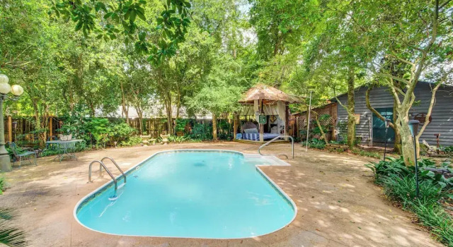 Whimsical New Roads Home < 1 Mi to Main Street!, Rezervasyon Tatil Evi New Roads Louisiana