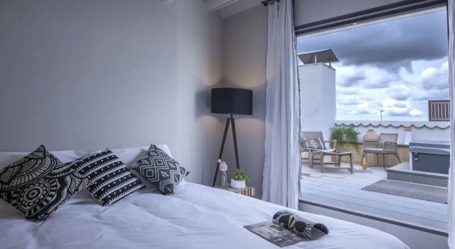 Apparts Et Lofts Bistrot Des Alpilles, Забронировать Отель Отели Сен-Реми-де-Прованса с парковкой, рядом с Bob Appleman's Sculptures, Парковка