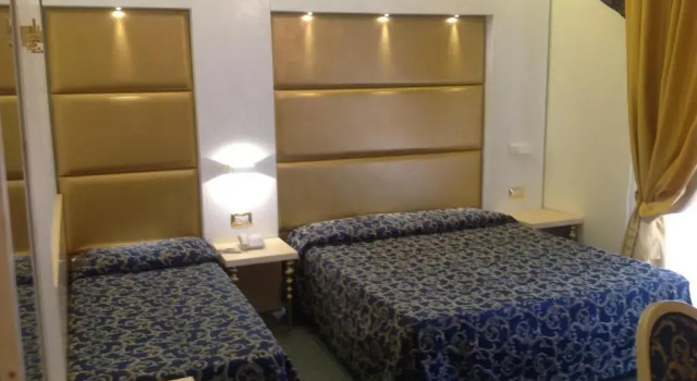 Трёхместный номер Standard Hotel Ambassador
