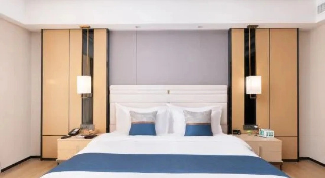 Люкс Grand REZEN LONGUU Hotel (Maoming Xinyi Educational City Liuyun Pavilion Sightseeing Tower)