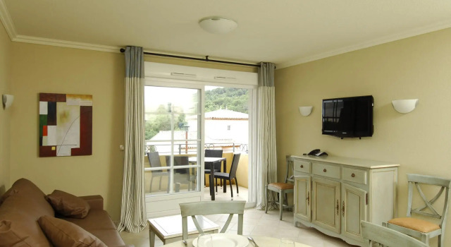 Comfortable studio with dishwasher in the middle of Provence, Забронировать Отель Отели Кальяна 3 звезды, 3*