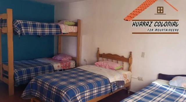 Кровать в общем номере Huaraz Colonial