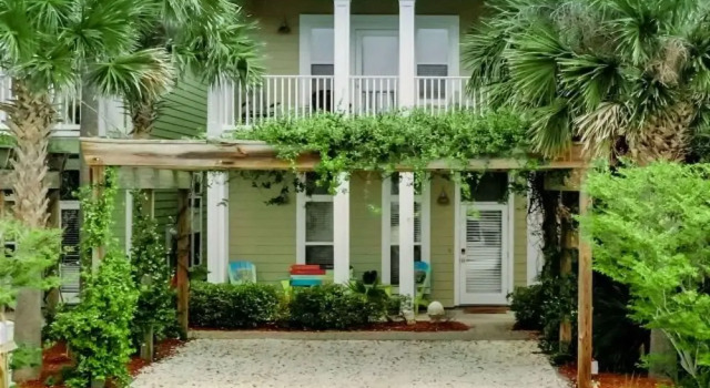 5414 Gulf Drive by Forehand Rentals, Book Feriehus Hoteller i Lower Grand Lagoon med parkering, Parkering