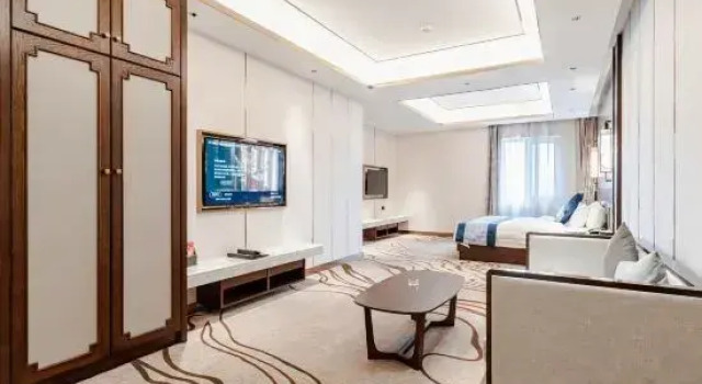 Люкс Business Newpinke Wuhu Hotel (Wuhan Yangtze New Area Wuhu Metro Station Branch)