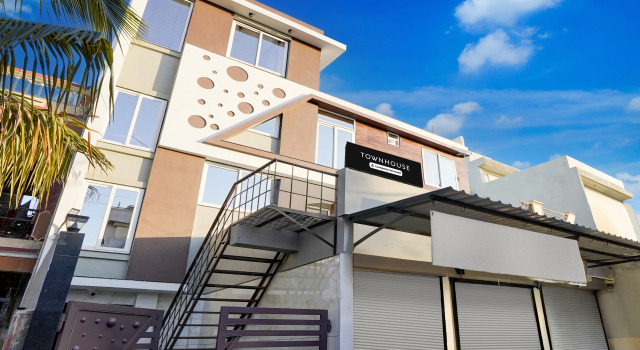 Super Townhouse Rajendra Nagar Main Road, Забронировать Отель Отели штата Мадхья-Прадеш 4 звезды, 4*