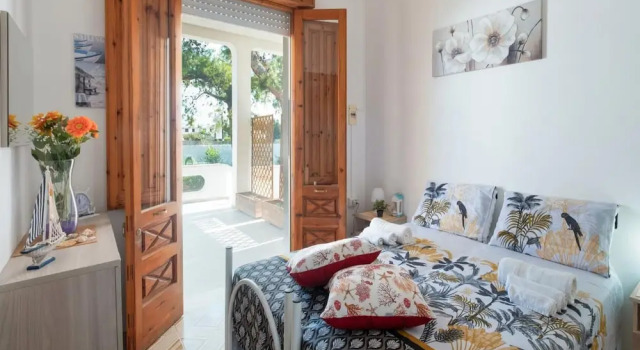 Коттедж с 2 комнатами Sunrise Apartment in Villa With Private Parking and Air Conditioning