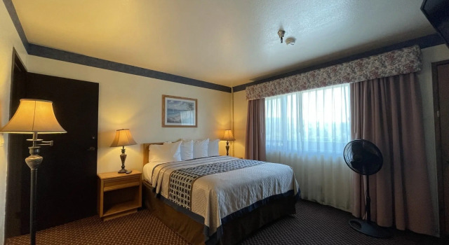 Oakridge Inn, Забронировать Отель Оук-Вью Central Coast California