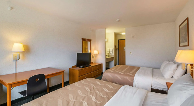 Четырёхместный номер Standard Quality Inn & Suites Belmont - Platteville