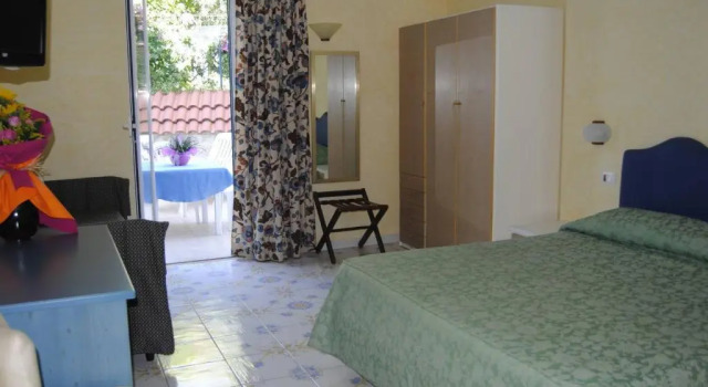Трёхместный номер Standard Hotel LApprodo