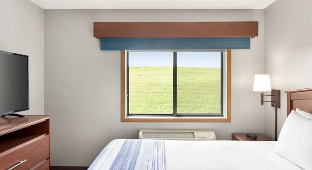 Двухместный люкс AmericInn by Wyndham Fergus Falls Conference Center
