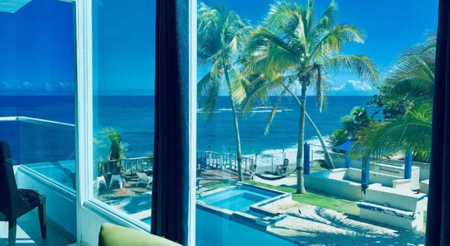 Четырёхместный семейный люкс Deluxe рядом с пляжем Ventana al Atlantico at Arecibo 681 Ocean Drive