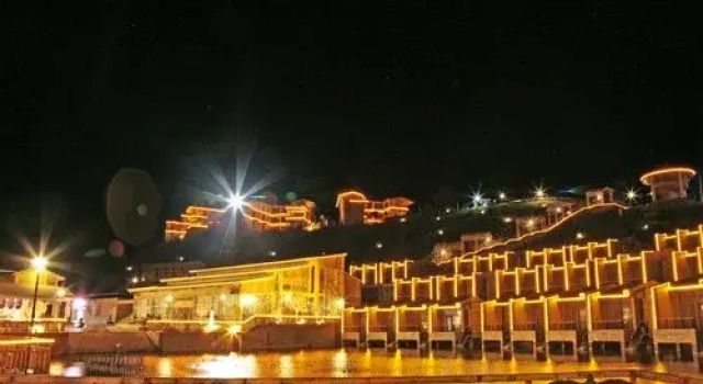 HIVC @ Lugu Lake Mosuo Home Hotel, Đặt Khách sạn Khách sạn ở Gesa có hồ bơi, Hồ bơi