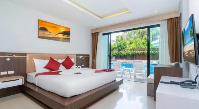Двухместный номер Deluxe с доступом в бассейн Paripas Patong Resort