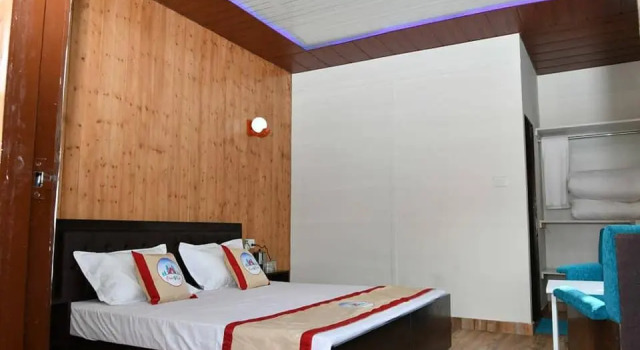 Kanatal Crown, Prenota Hotel Kanatal Uttarakhand