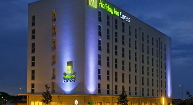 Кровать в общем номере Holiday Inn Express Nürnberg-Schwabach