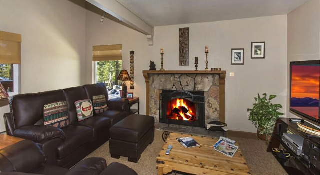 1173 Timber Lane 4 Bedroom Home, Забронировать Отель Саут-Лейк-Тахо South Lake Tahoe Area, рядом с Канатная дорога Эриал-Трамвей