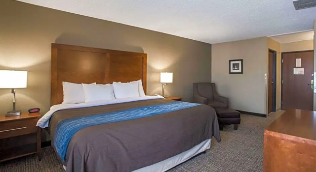 Двухместный люкс Comfort Inn & Suites Hazelwood - St Louis