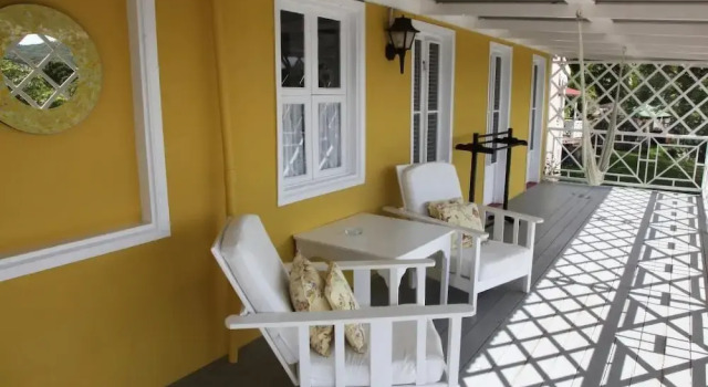 Коттедж с балконом Hermitage Nevis