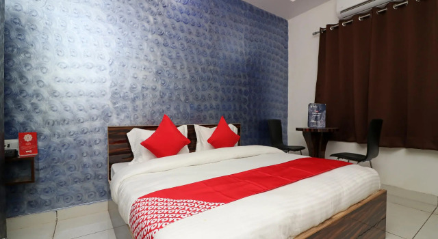 Люкс Standard OYO 22605 Hotel Redstone
