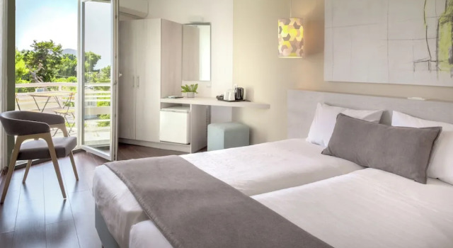 Двухместный номер Standard с балконом и с видом на сад The Grove Seaside Hotel