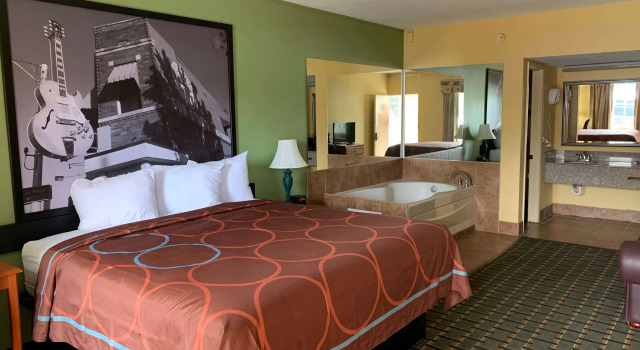 Super 8 by Wyndham Nashville Near Downtown / I-40