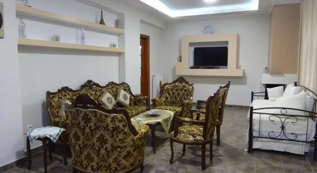 Kostas Family House, Rezervovat Hotel Korint 