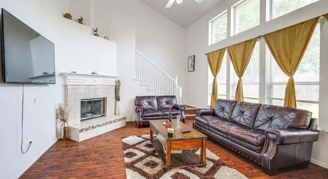 3 Mi to Dfw: Pet-friendly Euless Home, Buchen Sie Ferienhaus Euless Dallas - Fort Worth und Umgebung
