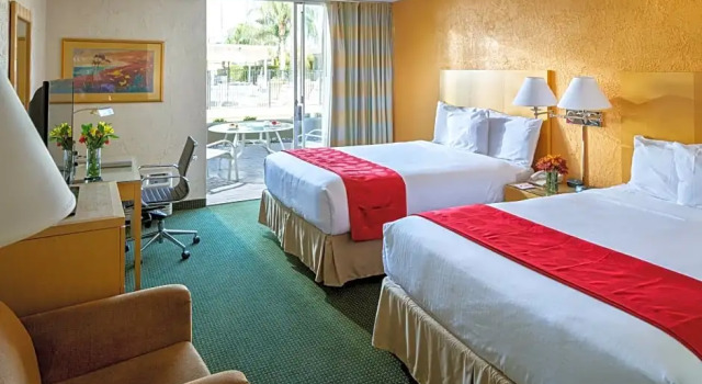 Deluxe Neljän hengen huone näkymä sisäpihalle The Arizona Riverpark Inn