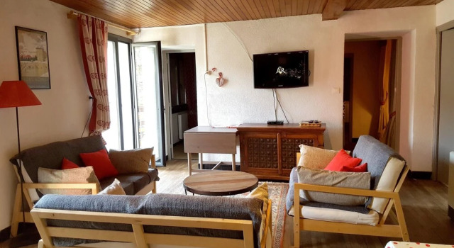 House With 3 Bedrooms in Espousouille, With Wonderful Mountain View an, Rezervați Hotel Fontrabiouse Languedoc-Roussillon