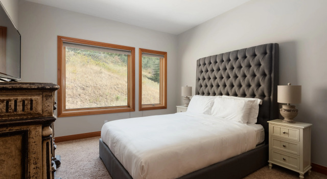 Sleeps 16! Modern Home Mins From Deer Valley! w/ Hot Tub  ❤ by AvantStay, Varaa Hotelli Deer Valley 