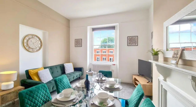 Brand New 2 Bedroom Regency Apartment In Cheltenham Town Centre - Sleeps Up To 6, Varaa Huoneisto Asunnot kohteessa Merseyside, Huoneisto