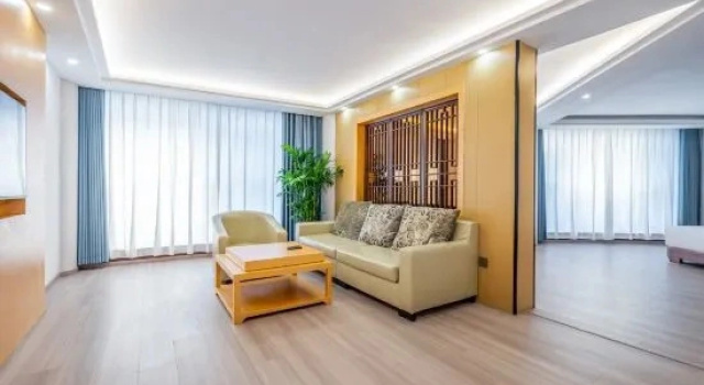 Люкс UP Huayi International Hotel