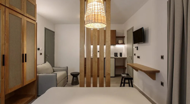Люкс с балконом "Makava Suites" Your Luxe Urban Sanctuary