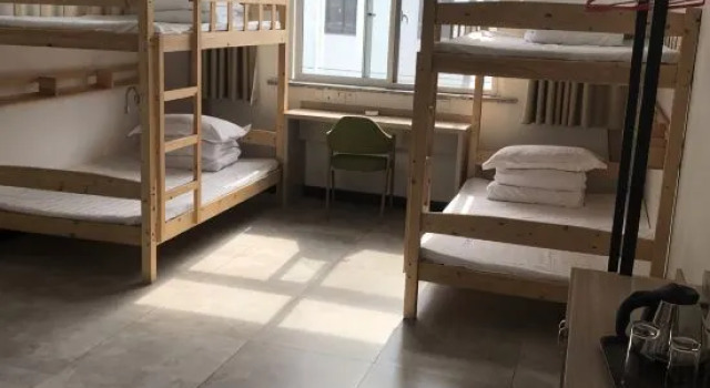 Кровать в общем номере (женский номер) Jixi International Youth Hostel