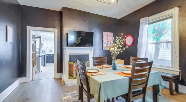 Коттедж 4 Mi to Liberty U: Huge Home w/ Yard & Hot Tub