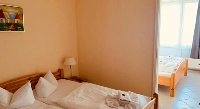 Трёхместный номер Standard Hotel Zum Strand